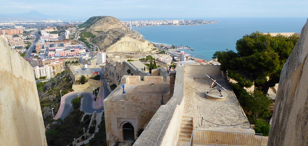 Vista del Castillo de Santa Bárbara en Alicante