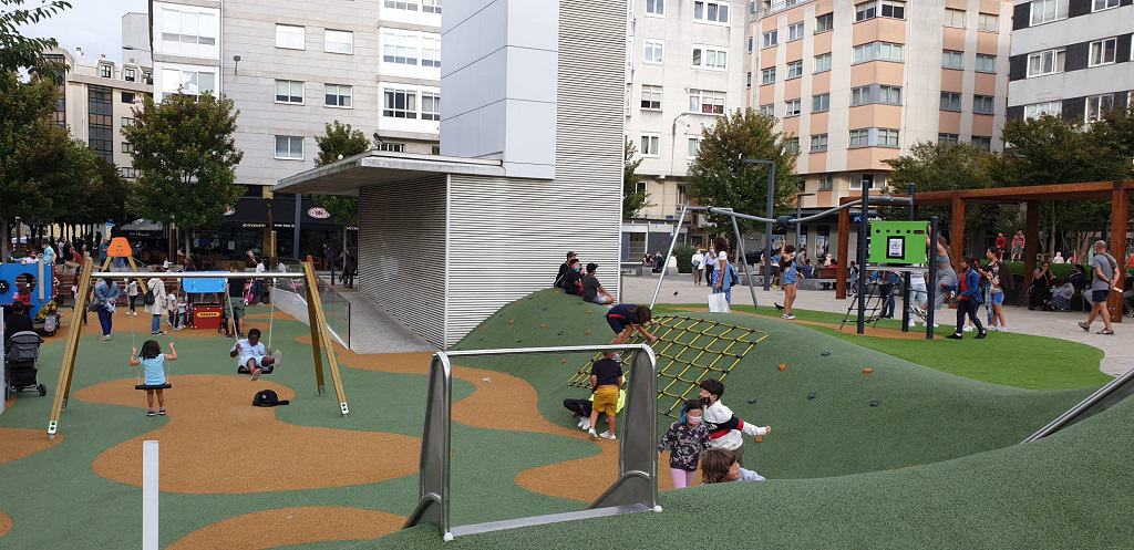El parque infantil de la plaza de As Conchiñas (A Coruña)