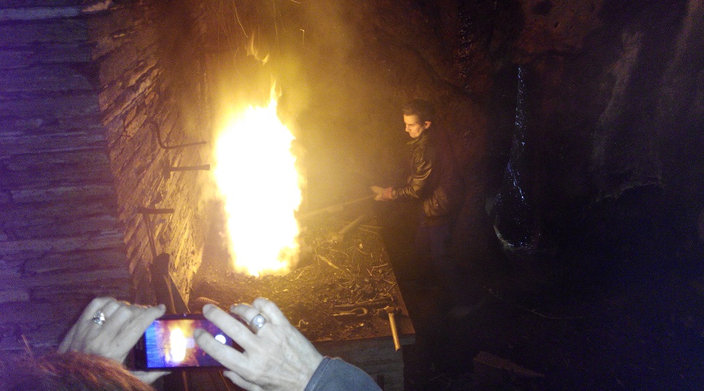 Los antiguos oficios del fuego: un día en Penacova, con niños