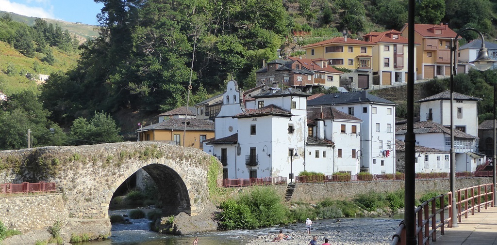 Un paseo por Cangas del Narcea (Asturias), con niños