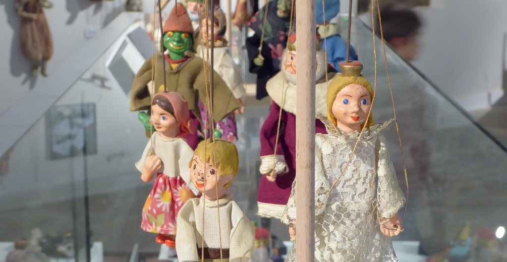 El pazo donde viven las marionetas (Lalín), con niños
