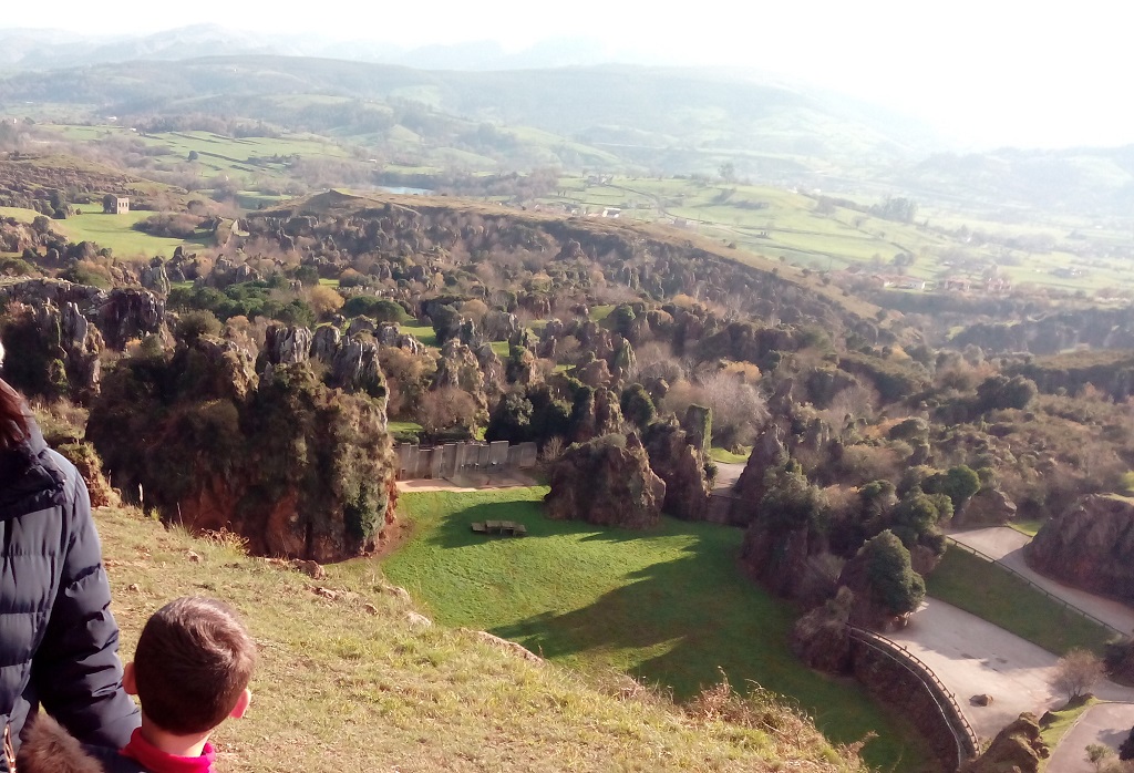 Los valles pasiegos de Cantabria, con niños