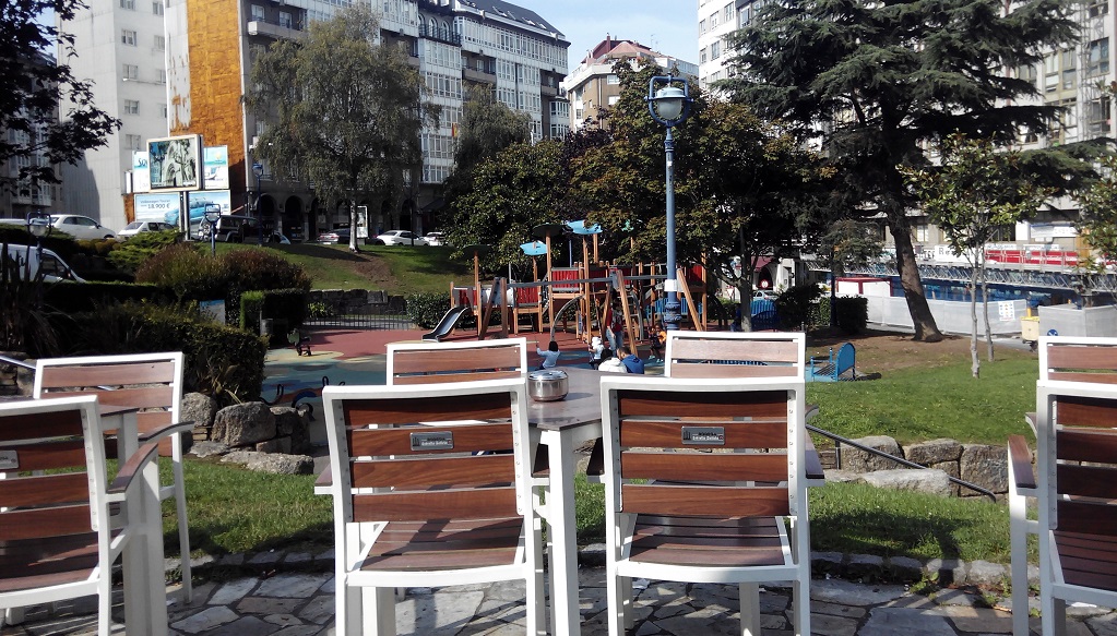 A Coruña con peques: terrazas con parque infantil