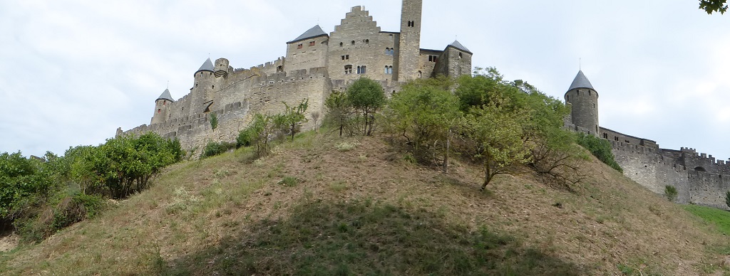 La ciudadela medieval de Carcassonne con niños