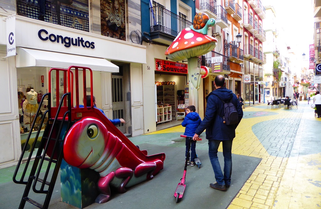 Parques infantiles en Alicante y calle de las Setas